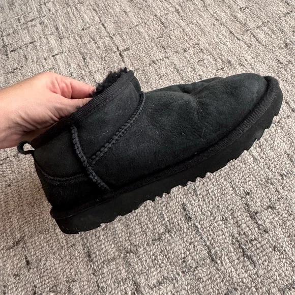 Ugg kids classic ultra mini boot black size 3 - Picture 2 of 9